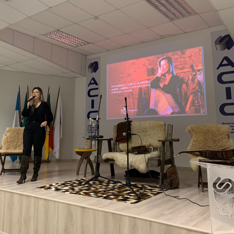 Palestra no auditório da ACIC